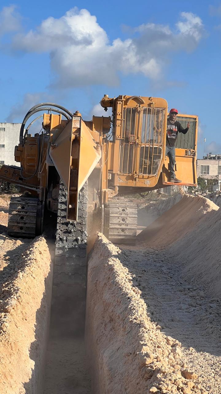TESMEC M5 cortando trinchera en obra